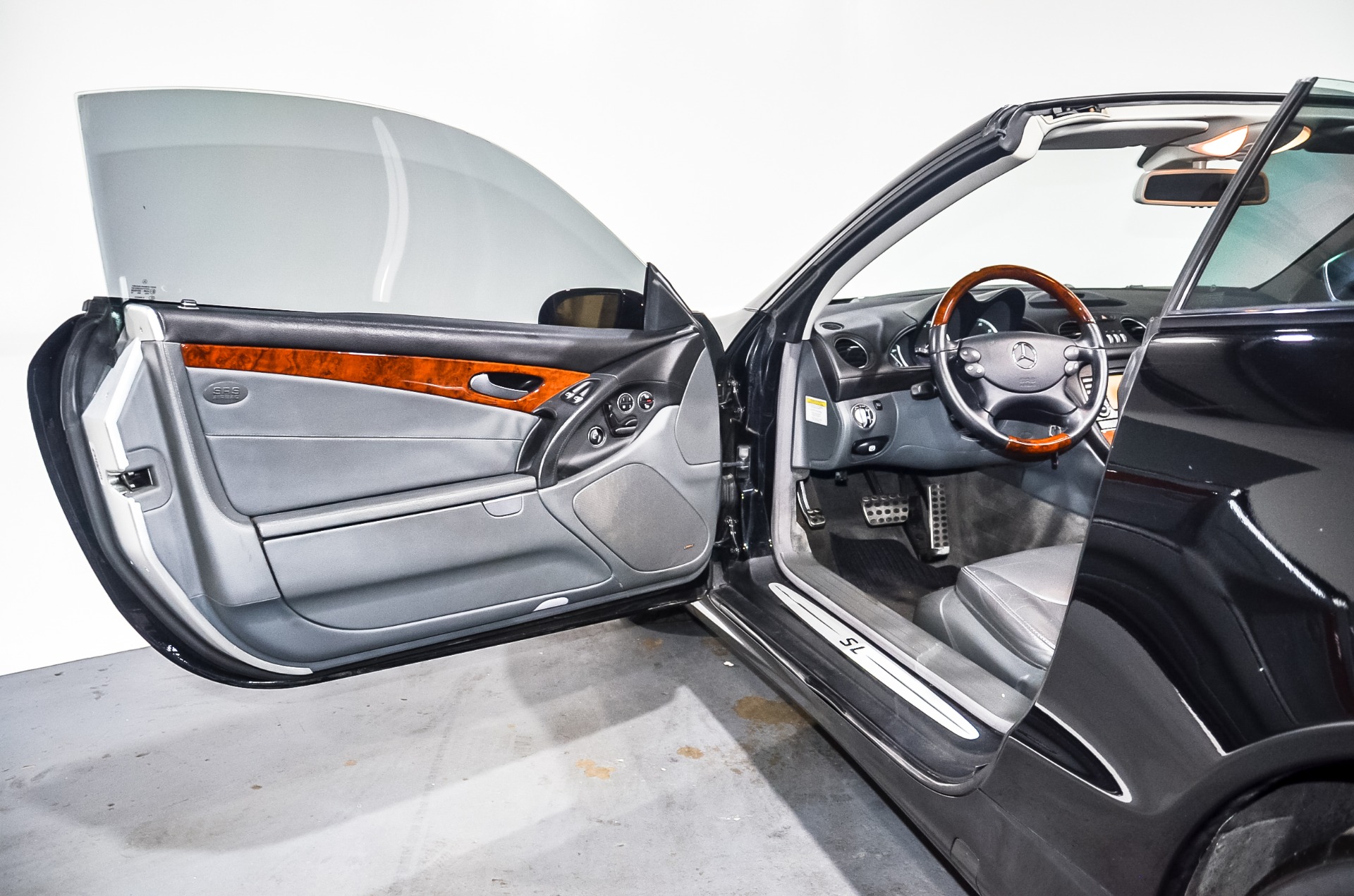 2005 Mercedes Benz SL 500 photo 14