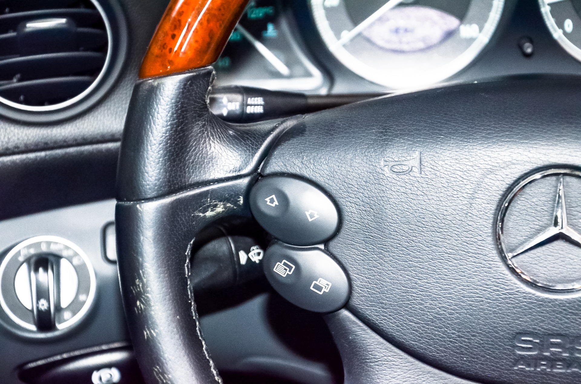 2005 Mercedes Benz SL 500 photo 28